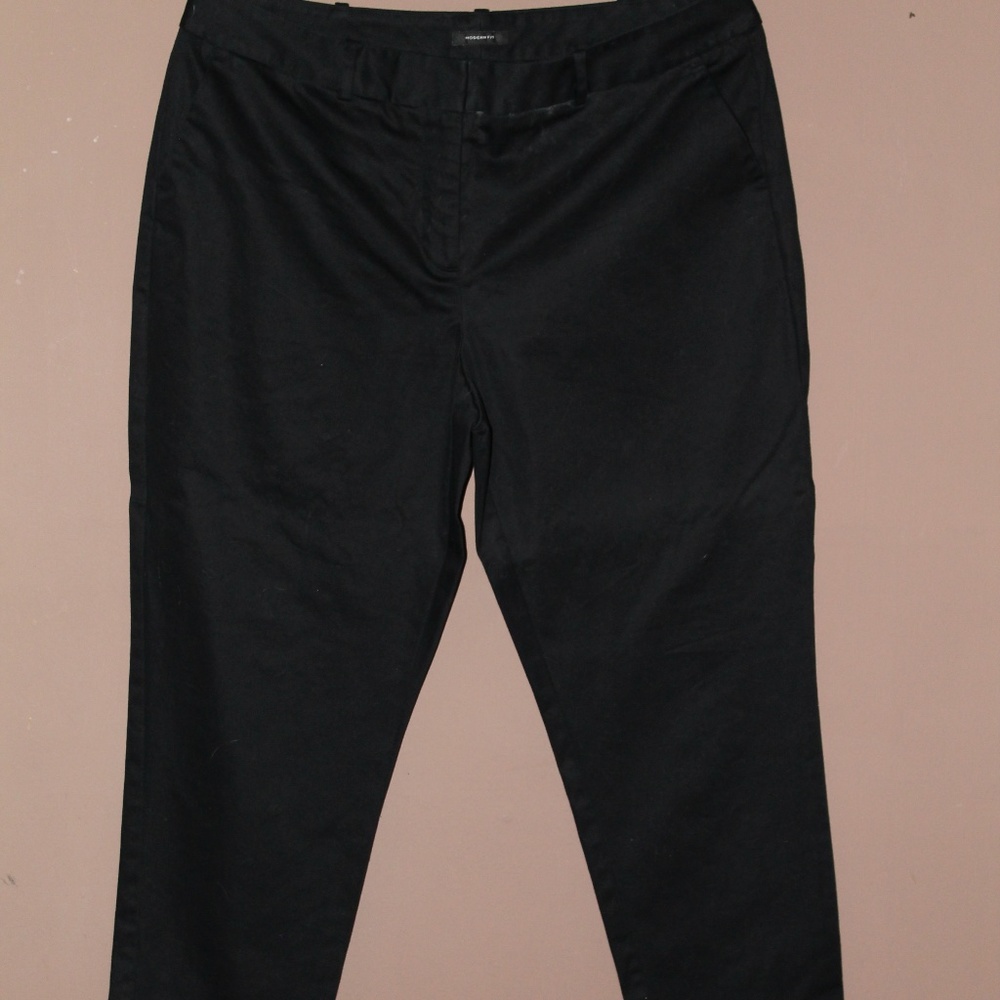 EUC Worthington Black Capri Dress Pants